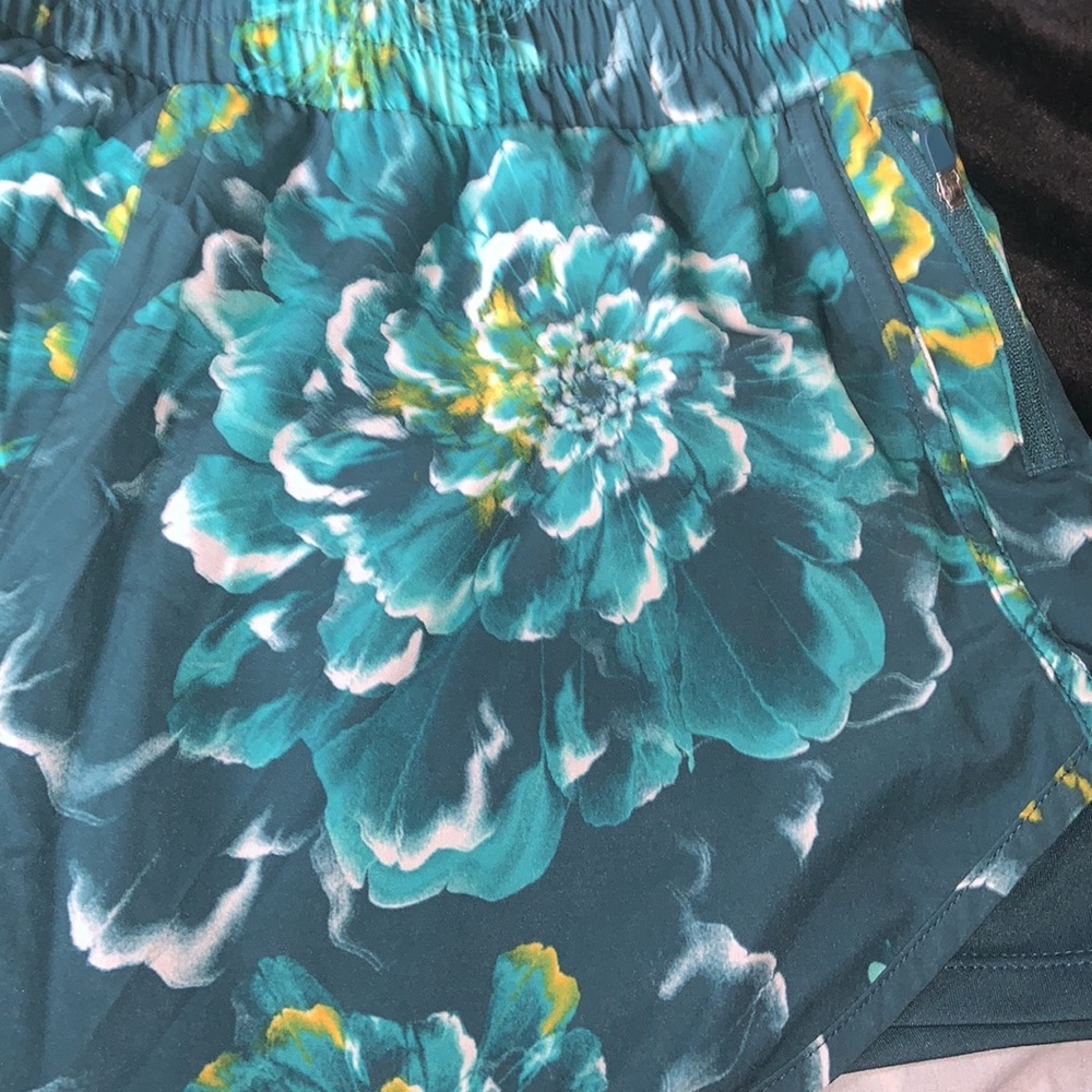 Avia running shorts double layer size large - Picture 3 of 8